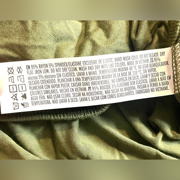 Forever 21 Women's Olive Green Off-Shoulder Top Size Medium NWT - Picture 7 of 9